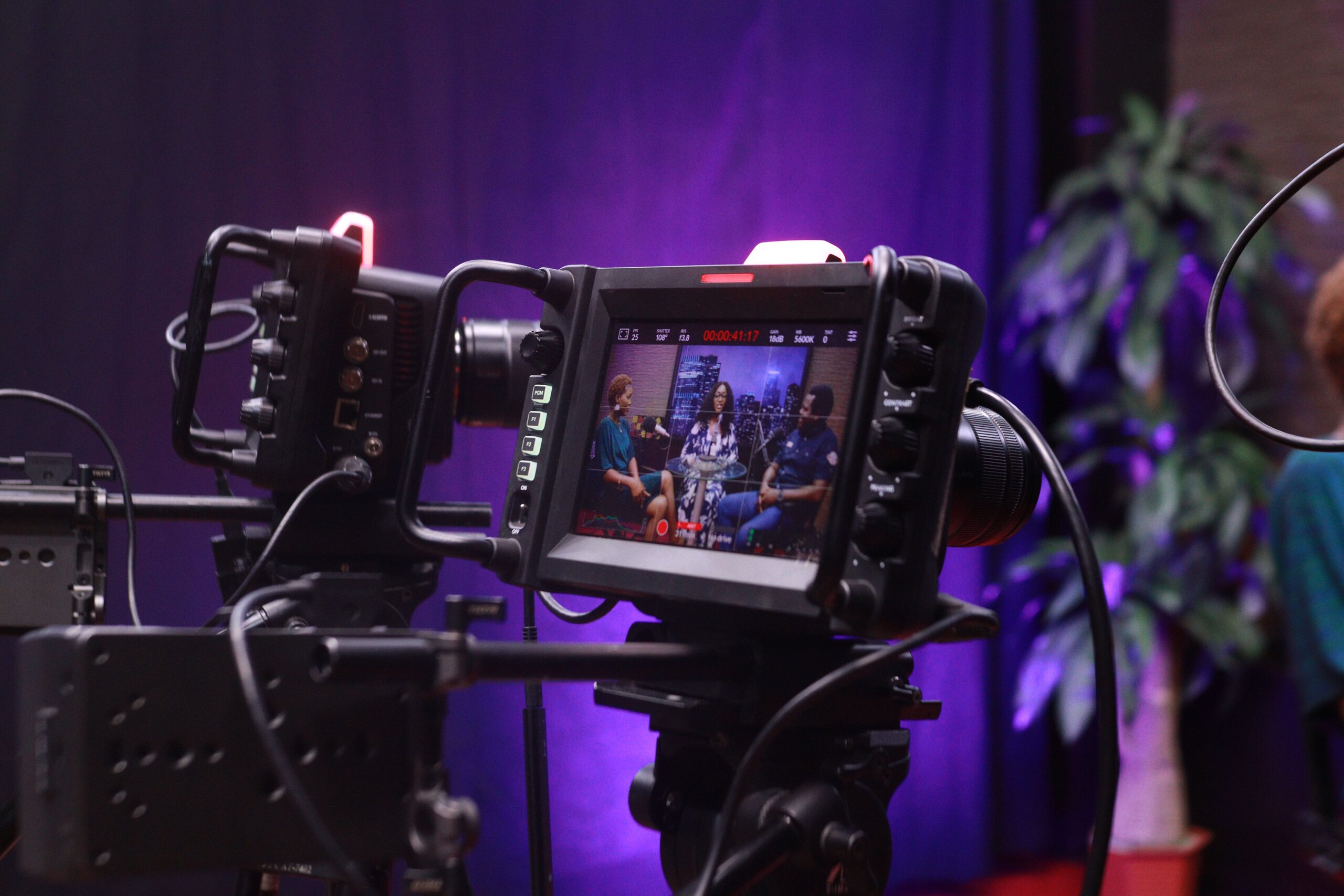 Interview-Setup vor Greenscreen im Studio